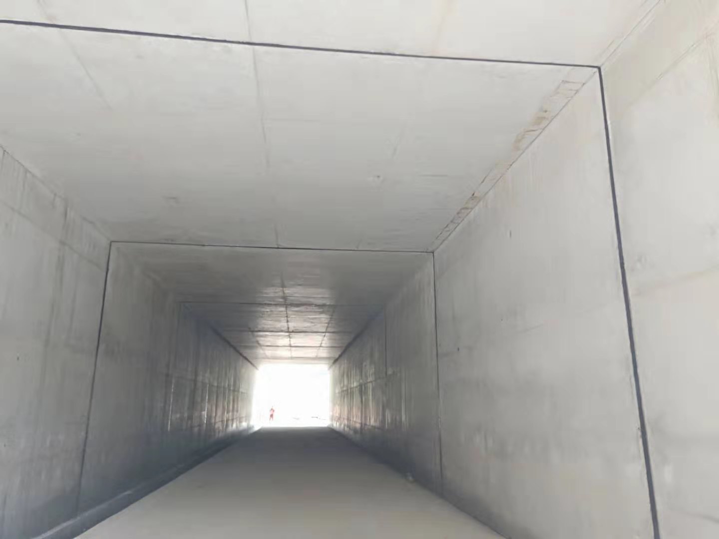 公路桥梁、通道、盖板整洞身防水饰面装修工程